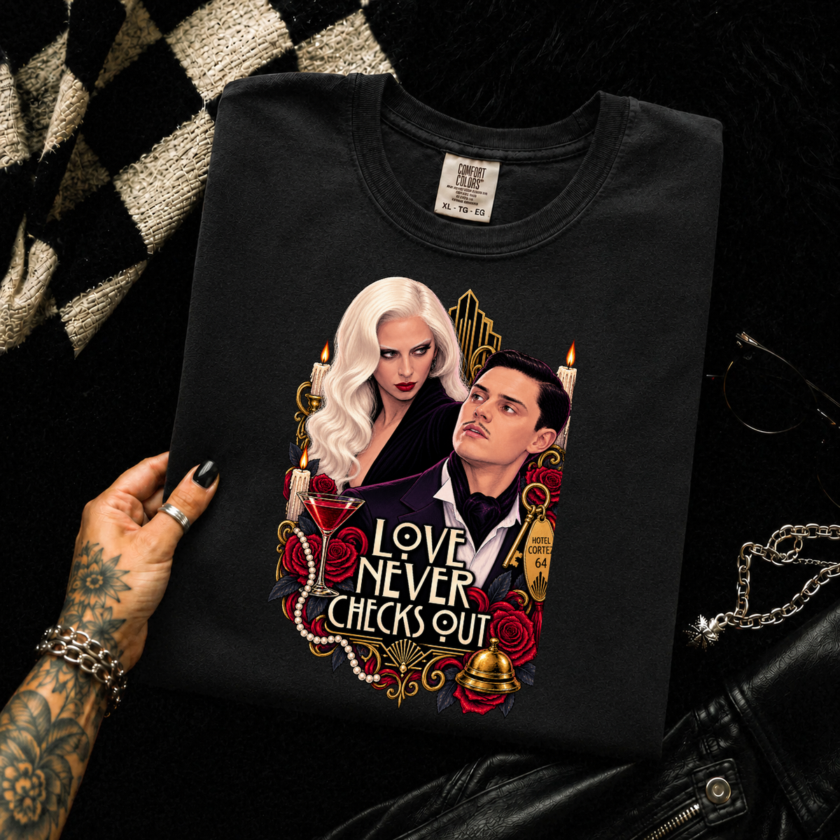 Love Never Checks Out - Unisex Heavy Cotton Tee
